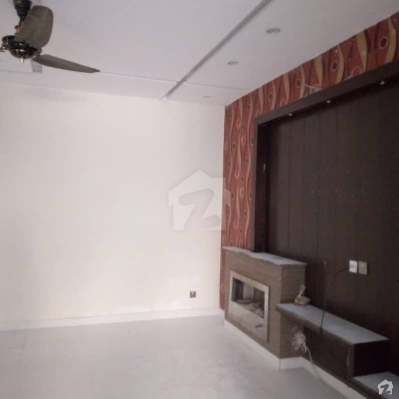 ای ایم ای سوسائٹی لاہور میں 3 کمروں کا 6 مرلہ مکان 1.8 کروڑ میں برائے فروخت۔
