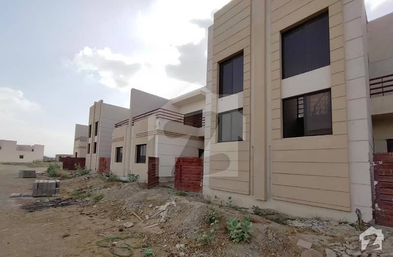 سُپر ہائی وے کراچی میں 4 کمروں کا 6 مرلہ مکان 1.5 کروڑ میں برائے فروخت۔