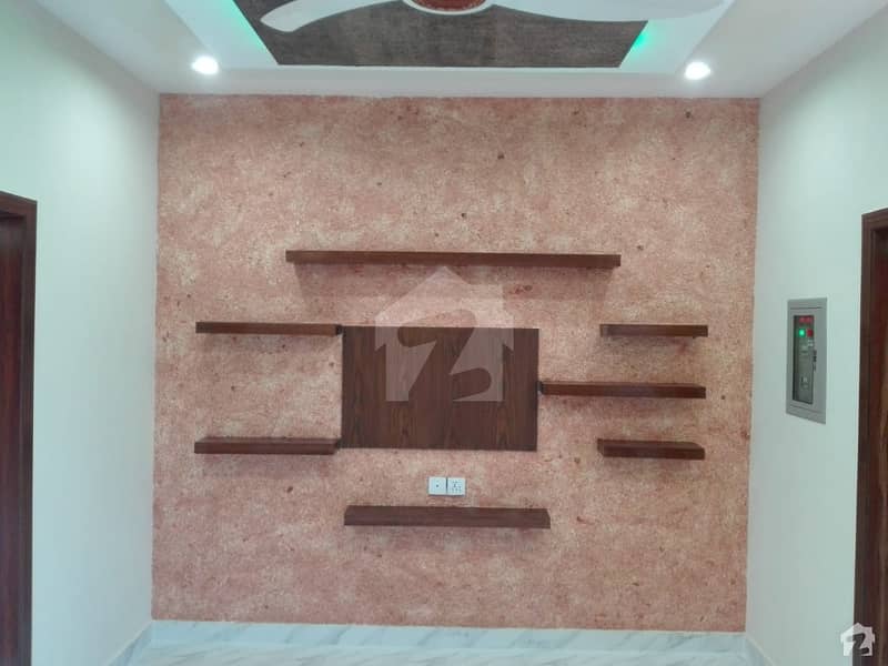 ای ایم ای سوسائٹی لاہور میں 3 کمروں کا 5 مرلہ مکان 1.6 کروڑ میں برائے فروخت۔
