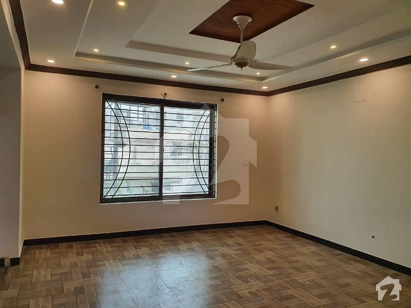 سوان گارڈن ۔ بلاک جی سوان گارڈن اسلام آباد میں 6 کمروں کا 8 مرلہ مکان 1.8 کروڑ میں برائے فروخت۔