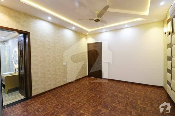 نشیمنِ اقبال فیز 1 نشیمنِ اقبال لاہور میں 7 کمروں کا 1 کنال مکان 3.25 کروڑ میں برائے فروخت۔