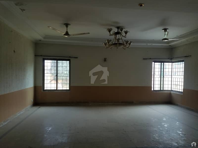 ای ایم ای سوسائٹی لاہور میں 3 کمروں کا 5 مرلہ مکان 1.6 کروڑ میں برائے فروخت۔