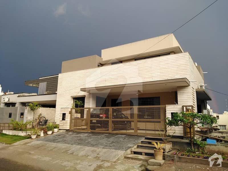 House For Sale In Rs. 72,500,000