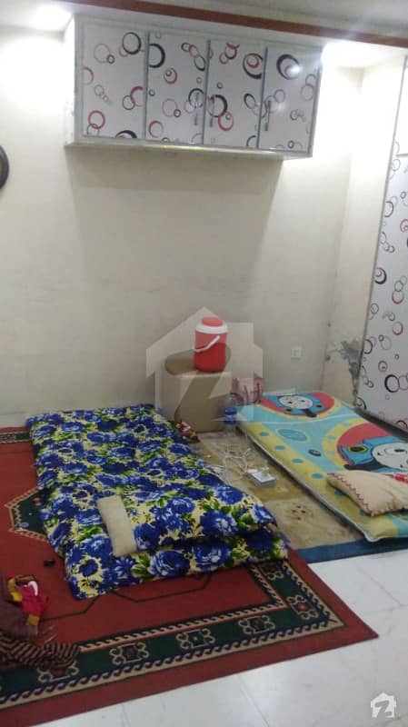 جوہر ٹاؤن لاہور میں 1 کمرے کا 1 مرلہ فلیٹ 14 لاکھ میں برائے فروخت۔