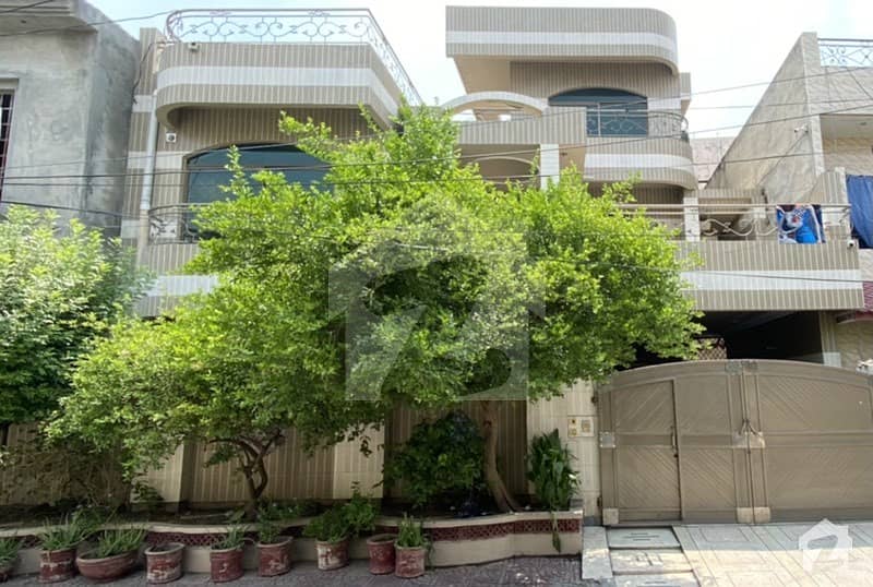 علامہ اقبال ٹاؤن ۔ رضا بلاک علامہ اقبال ٹاؤن لاہور میں 4 کمروں کا 10 مرلہ مکان 3.2 کروڑ میں برائے فروخت۔