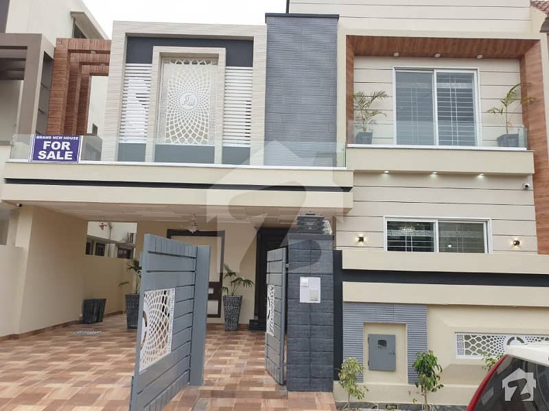 A House Of 2250 Square Feet In Rs. 32500000