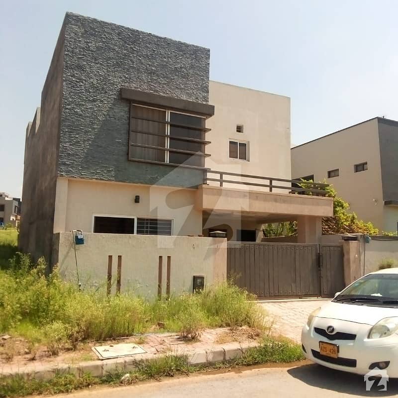 1800 Square Feet House In Bahria Town Phase 8 - Awais Block For Rent