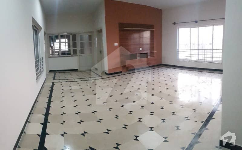 Avail Yourself A Great 2700 Square Feet House In F-15/1