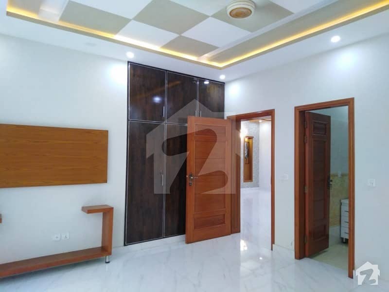 1 Kanal House In  For Rent At Good Location