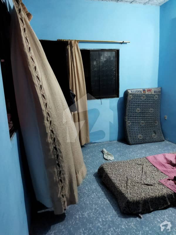 ناظم آباد - بلاک 5سی ناظم آباد کراچی میں 3 کمروں کا 4 مرلہ بالائی پورشن 36 لاکھ میں برائے فروخت۔