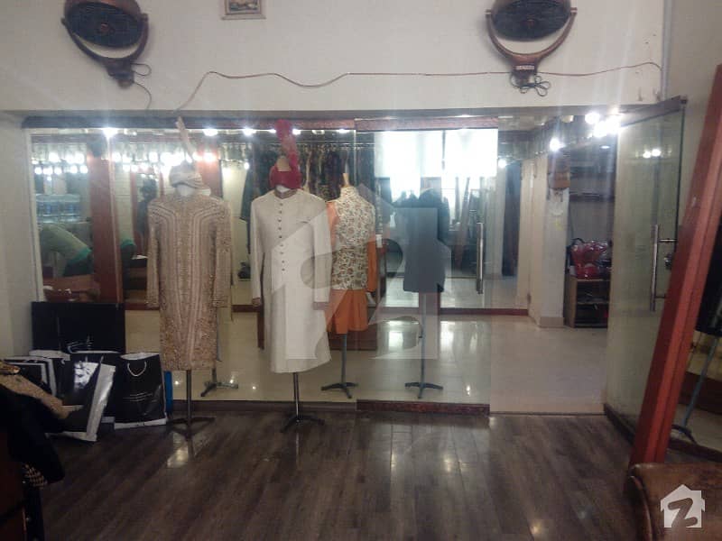 مین بلیوارڈ گلبرگ گلبرگ لاہور میں 9 مرلہ دکان 13 کروڑ میں برائے فروخت۔