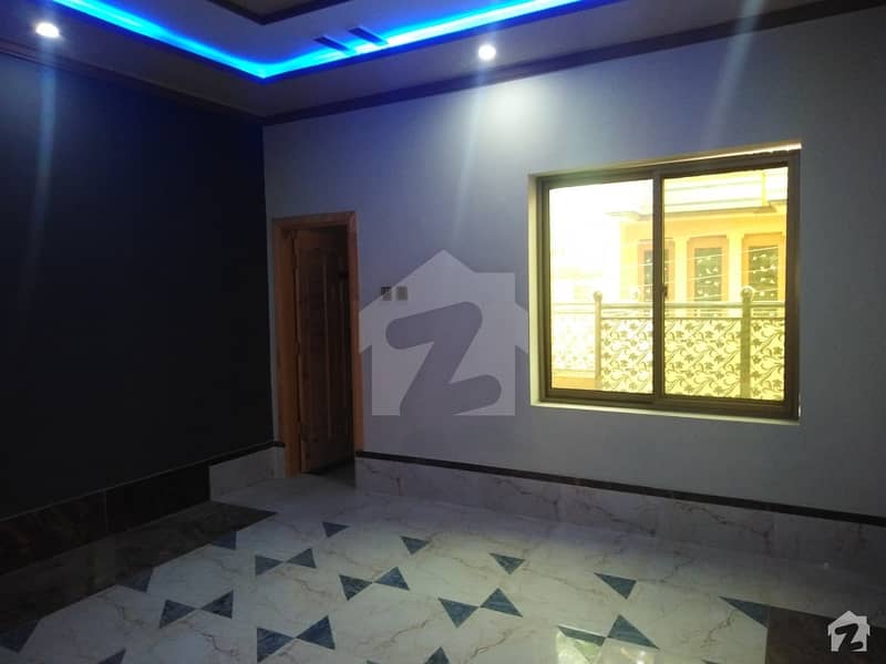 ڈلا زیک روڈ پشاور میں 7 کمروں کا 5 مرلہ مکان 1.73 کروڑ میں برائے فروخت۔