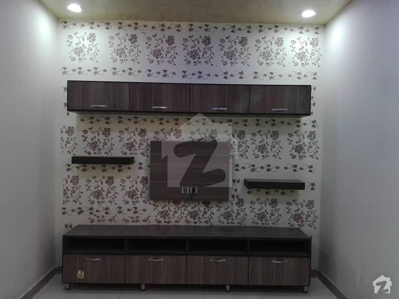 ویلینشیاء ہاؤسنگ سوسائٹی لاہور میں 5 کمروں کا 2 کنال مکان 1.65 لاکھ میں کرایہ پر دستیاب ہے۔