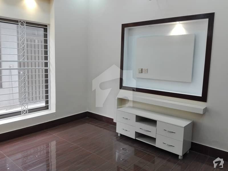 5 Marla Upper Portion Situated In Lawrence Road For Rent