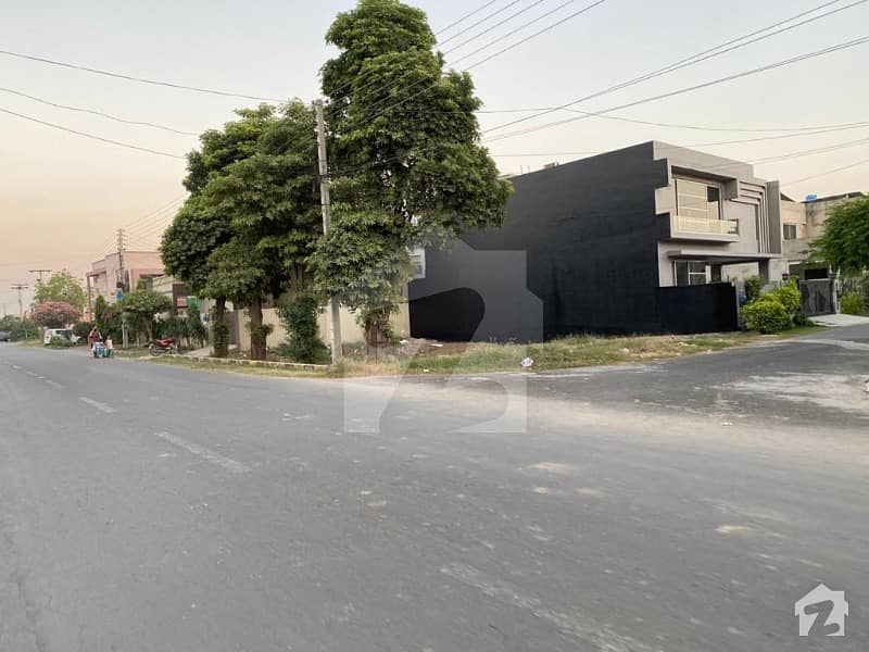 01 Kanal Near To Park Corner 40 Ft Road Plot For Sale In State Life Society