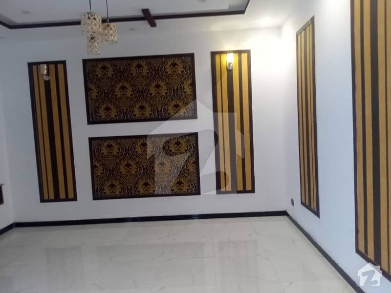 نشیمنِ اقبال لاہور میں 2 کمروں کا 10 مرلہ مکان 2.3 کروڑ میں برائے فروخت۔