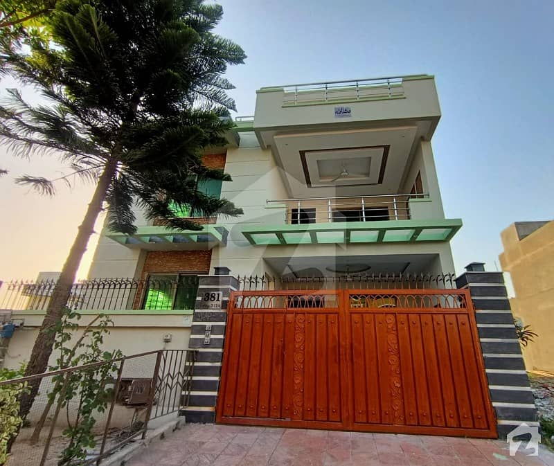 ڈی ۔ 12/4 ڈی ۔ 12 اسلام آباد میں 6 کمروں کا 8 مرلہ مکان 5.25 کروڑ میں برائے فروخت۔