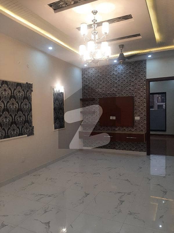 ڈی ایچ اے 9 ٹاؤن ڈیفنس (ڈی ایچ اے) لاہور میں 1 کمرے کا 5 مرلہ زیریں پورشن 28 ہزار میں کرایہ پر دستیاب ہے۔