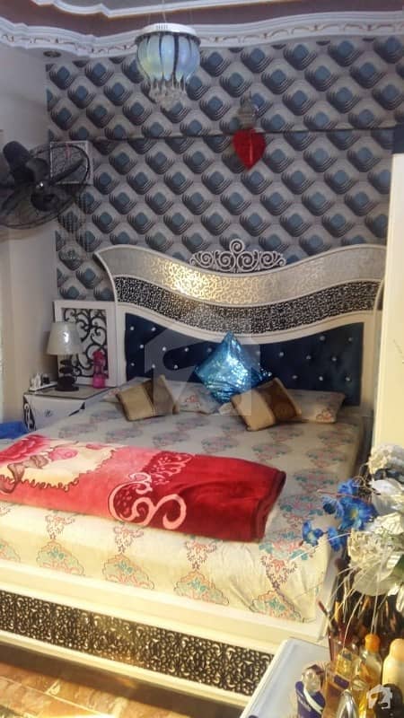 رنچھوڑ لائن بازار کراچی میں 2 کمروں کا 4 مرلہ فلیٹ 35 لاکھ میں برائے فروخت۔