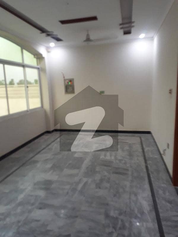 یونیورسٹی ٹاؤن پشاور میں 3 کمروں کا 12 مرلہ بالائی پورشن 38 ہزار میں کرایہ پر دستیاب ہے۔
