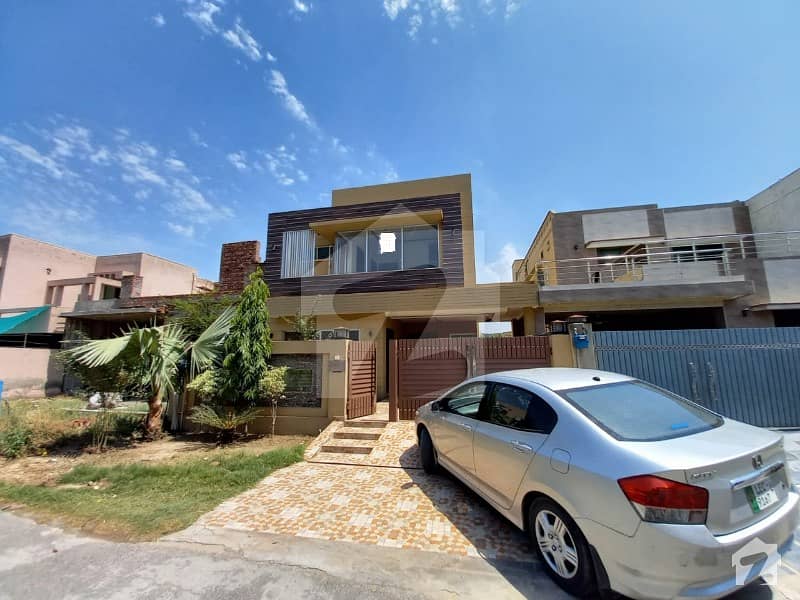 10  Marla Out Class Location Modern Design Slightly Use House For Sale In Dha Ph 8 Block R