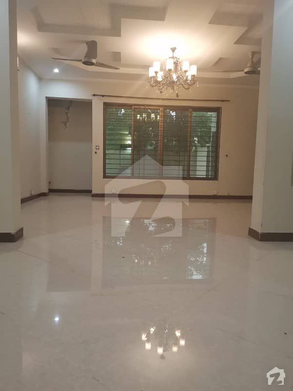 F-10/1 500 Sq Yard 5 Bed Double Kitchen Beautiful House Margalla Facing Tile Flooring