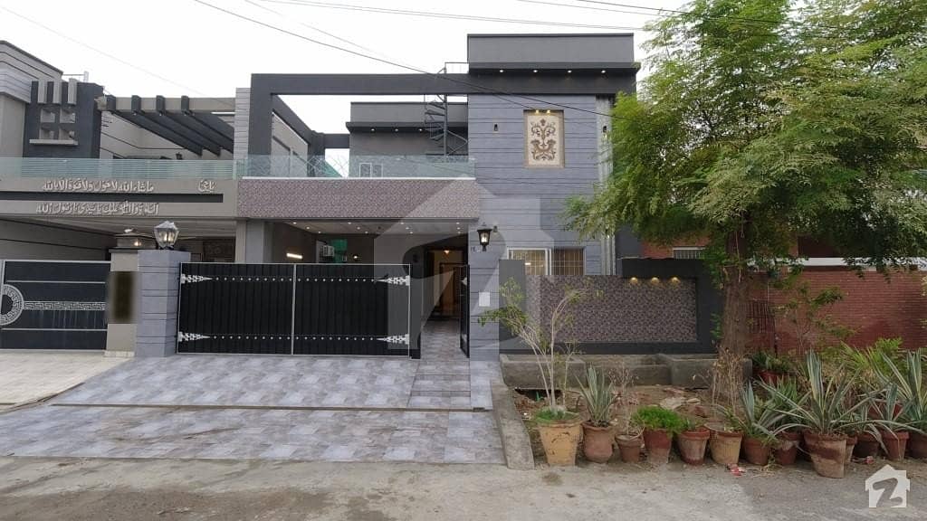 House For Grabs In 12 Marla Lahore