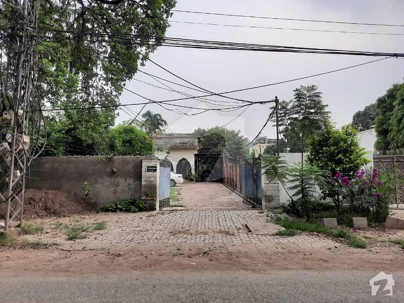 House For Grabs In 9900 Square Feet Lahore