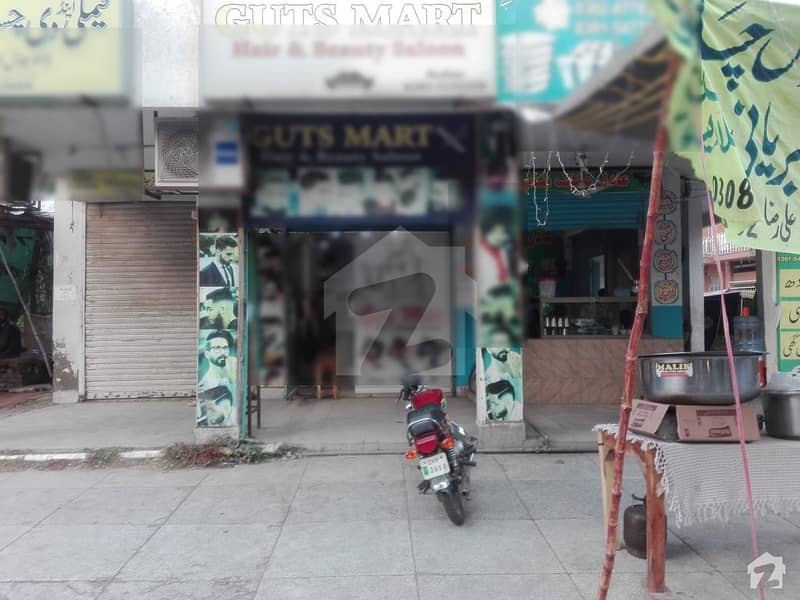 Stunning 10 Marla Building In Allama Iqbal Town Available