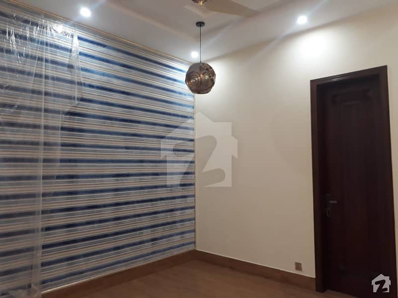 ایل ڈی اے ایوینیو ۔ بلاک ایم ایل ڈی اے ایوینیو لاہور میں 6 کمروں کا 1 کنال مکان 4 کروڑ میں برائے فروخت۔