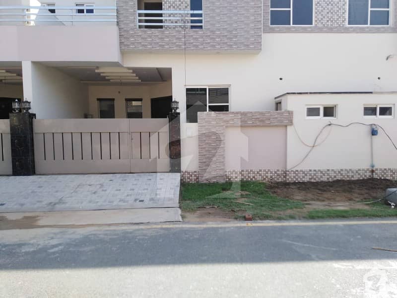 House In Satiana Road Sized 5 Marla Is Available