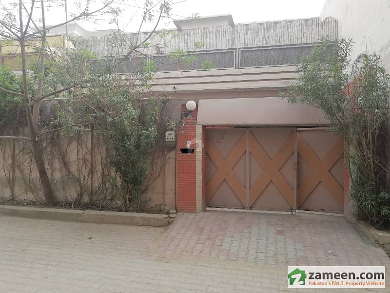 1800 Sq Feet House For Sale In The Center Of City Excellent And Safe Location with all facilities high standard living
