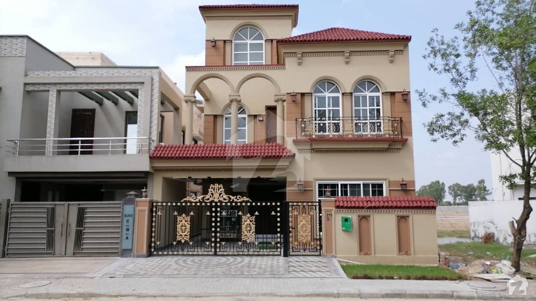 Facing Monument+mainboulevard 8marla Beautiful House Available For Sale Located In Bahri Orchard. .
