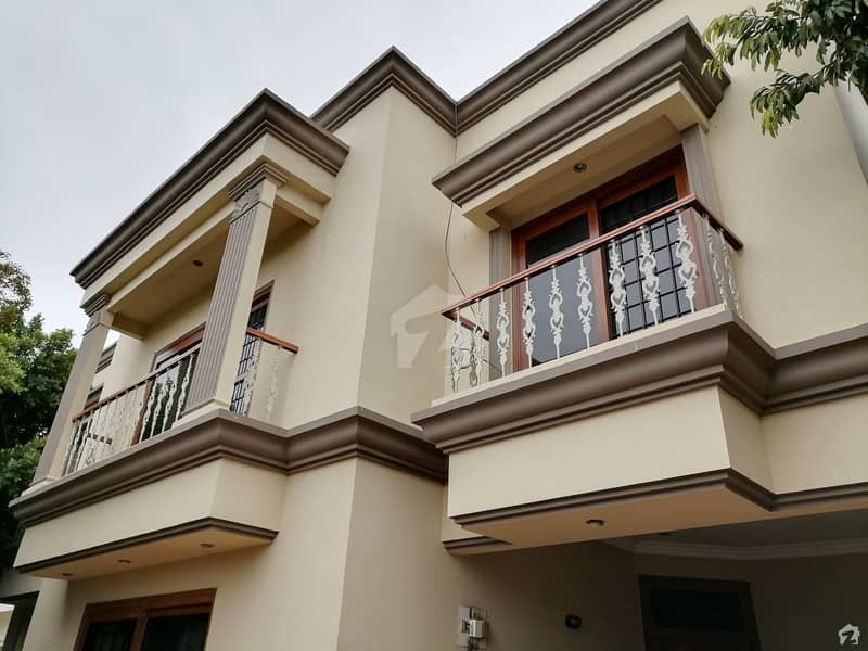 500 SQ Yards PORTION ON RENT 1st Floor 3 Bedrooms Drawing Dinning powder Servant Qtr with washroom separate meters separate water tanks and entrance razor wire on walls CCTV FRESHLY RENOVATED