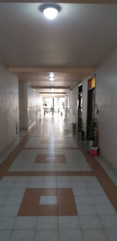 کلفٹن ۔ بلاک 9 کلفٹن کراچی میں 6 مرلہ دفتر 2.21 لاکھ میں کرایہ پر دستیاب ہے۔