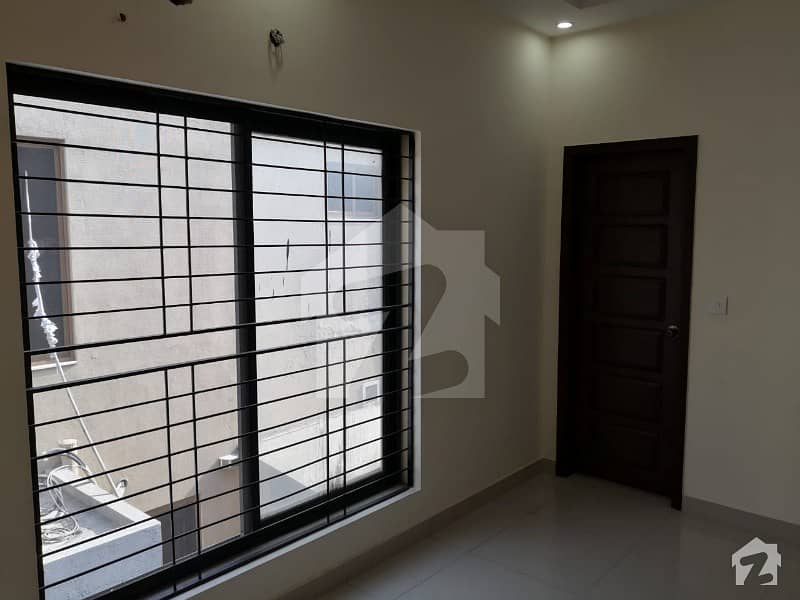 بحریہ ٹاؤن سیکٹر A بحریہ ٹاؤن لاہور میں 3 کمروں کا 5 مرلہ مکان 1.6 کروڑ میں برائے فروخت۔