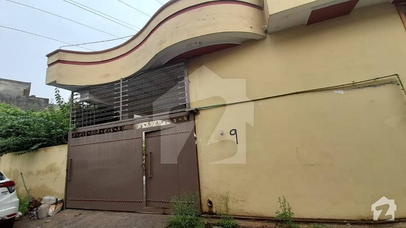 موٹروے چوک اسلام آباد میں 2 کمروں کا 12 مرلہ مکان 1.6 کروڑ میں برائے فروخت۔