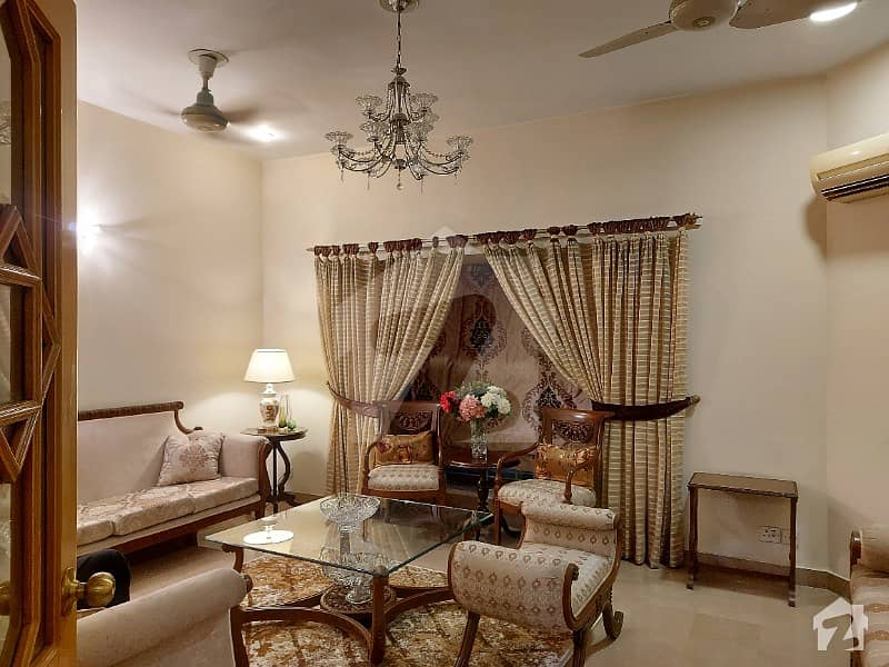 فیصل ٹاؤن لاہور میں 4 کمروں کا 10 مرلہ مکان 2.85 کروڑ میں برائے فروخت۔