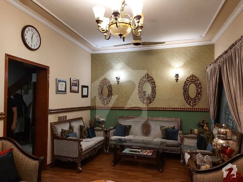 فیصل ٹاؤن لاہور میں 4 کمروں کا 10 مرلہ مکان 3.25 کروڑ میں برائے فروخت۔