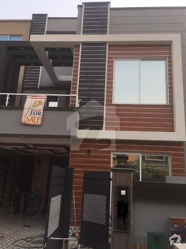 BRAND NEW AVAILABLE 5 MARLA HIGH IN LUXURY FULL SOLID HOUSE SALE IN BAHRIA TOWN LAHORE SECTOR D BLOCK AA