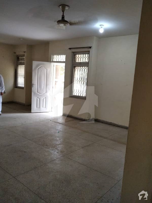 8 Marla Flat For Sale