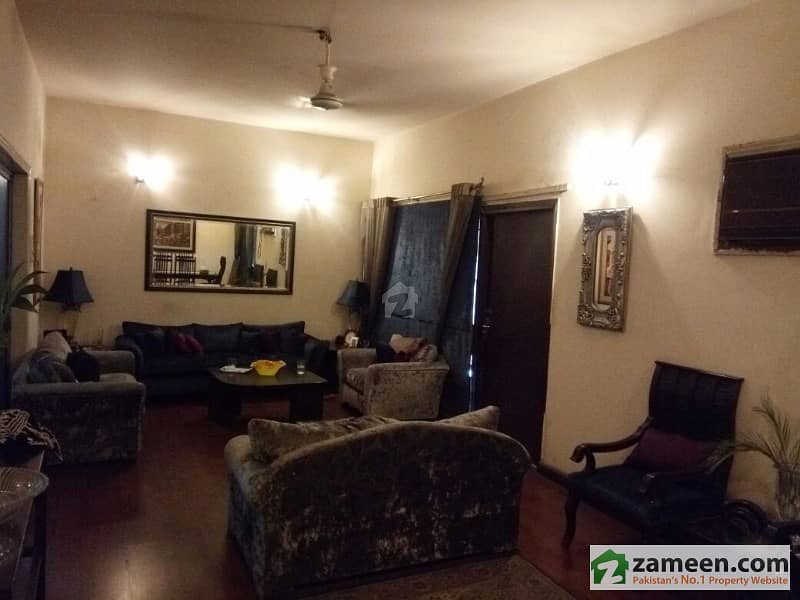 گارڈن ٹاؤن - ابو بھکر بلاک گارڈن ٹاؤن لاہور میں 5 کمروں کا 1 کنال مکان 4 کروڑ میں برائے فروخت۔