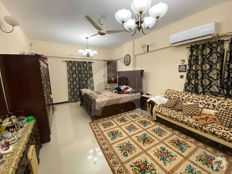 200 yards Super Class 4 Bed Room 2 side corner  Flat For Sale located Main road unit no 6 and 7 Latifabad