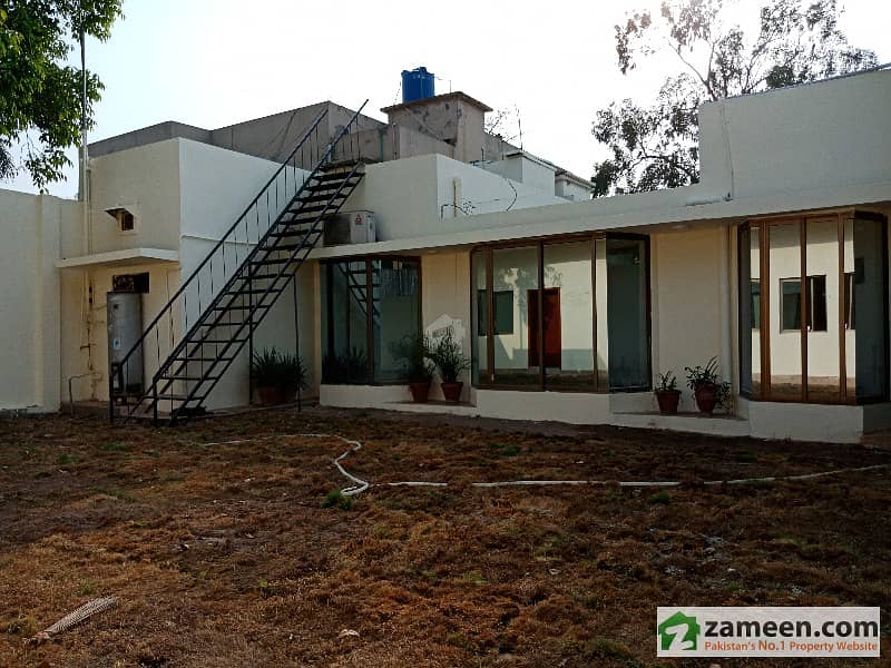 2 Kanal  Bungalow In Gulberg Near M M Alam Road