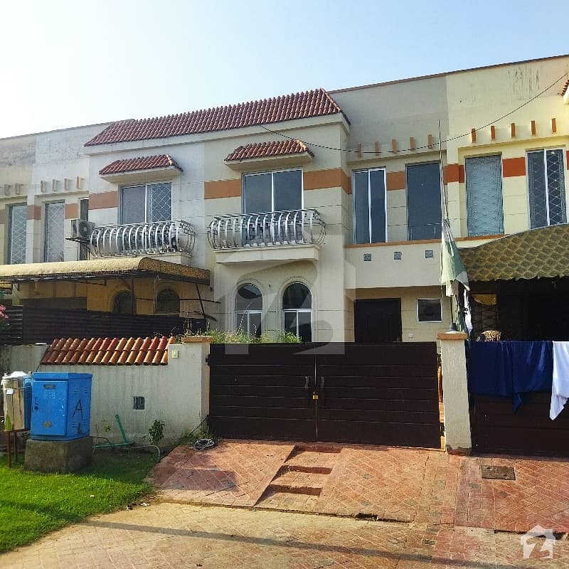 Paragon City 6 Marla House For Sale