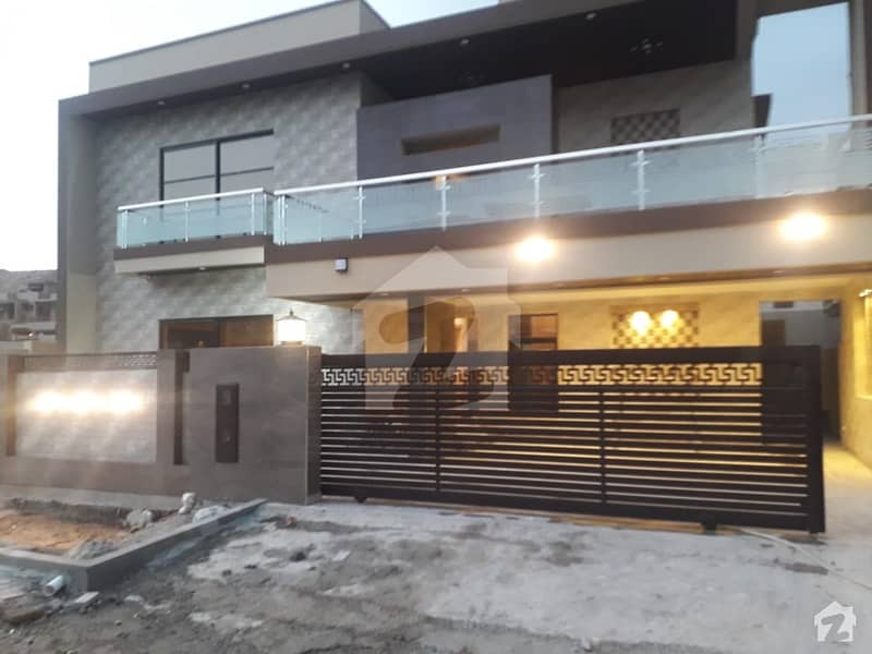 House For Grabs In 16 Marla Sargodha