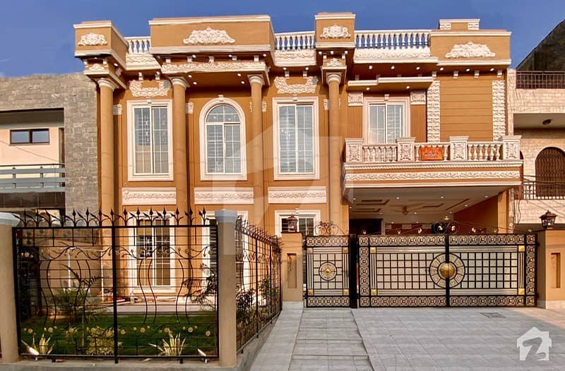 Ideally Located House For Sale In Allama Iqbal Town - Nishtar Block Available