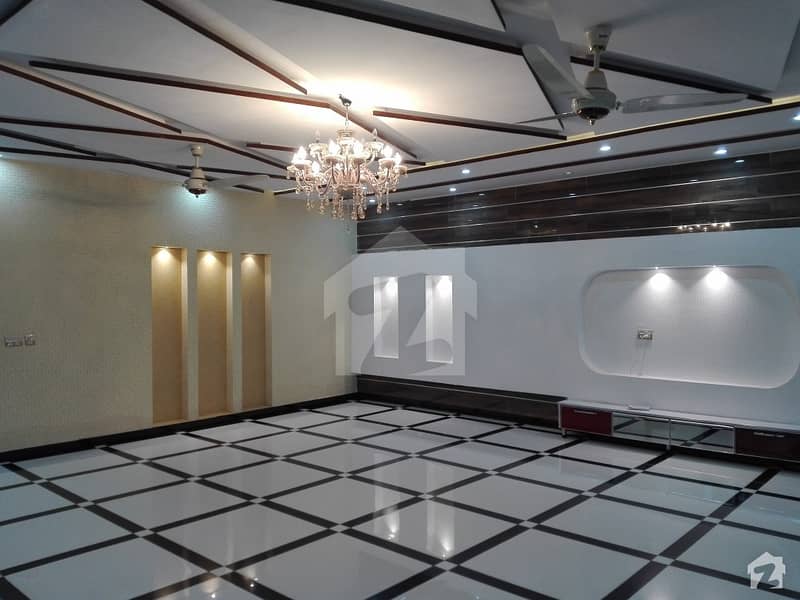 او پی ایف ہاؤسنگ سکیم لاہور میں 7 کمروں کا 1 کنال مکان 1.4 لاکھ میں کرایہ پر دستیاب ہے۔