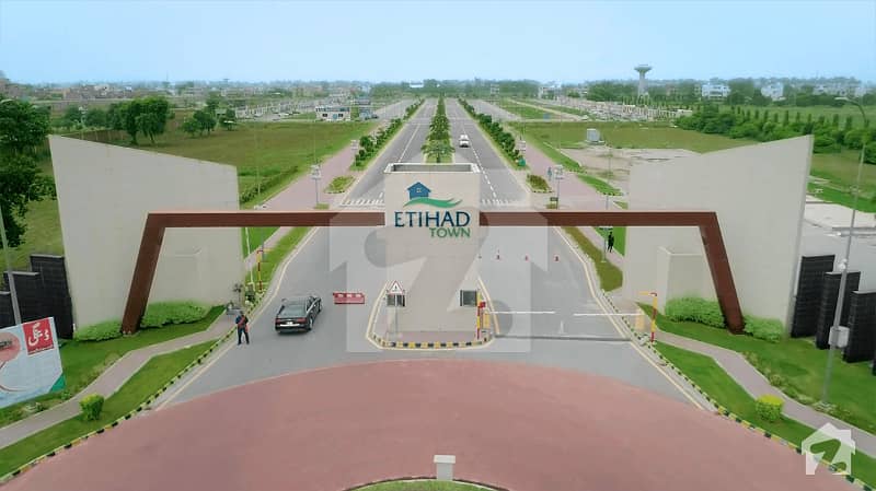 Top Location 5 Marla Plot for Sale in Etihad Town D Block Back of Main