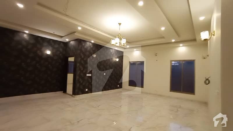 گلشنِ معمار - سیکٹر ڈبلیو گلشنِ معمار گداپ ٹاؤن کراچی میں 10 کمروں کا 16 مرلہ مکان 4 کروڑ میں برائے فروخت۔
